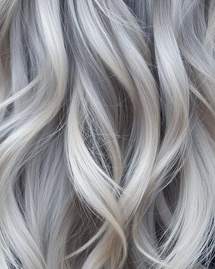 Cheveux blanc faut-il les couvrir ou les fondre dans sa couleur ?