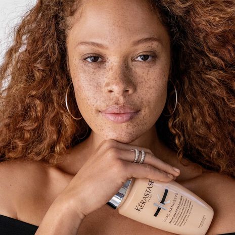 mise en scene shampoing Bain Hydratation Douceur Curl Manifesto Kérastase