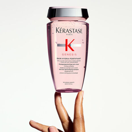 mise en scene shampoing Bain Hydra-Fortifiant Genesis Kérastase