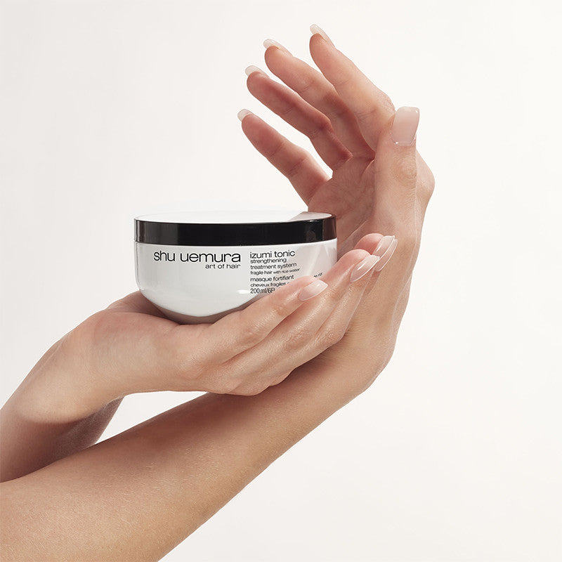 mise en scene Masque Izumi-Tonic Shu-Uemura